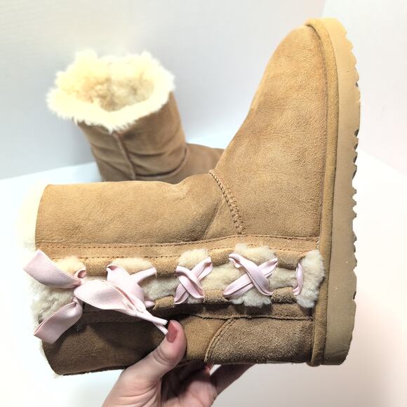 Ugg Pala Sheepskin Suede Ribbon Tie Cozy Boots Girl's Size 5 - Picture 2 of 8